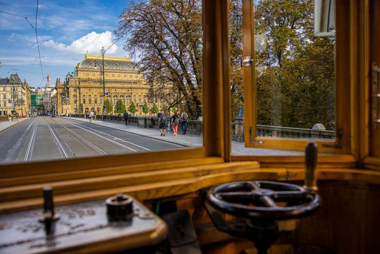 Vista dalla cabina del conducente del tram